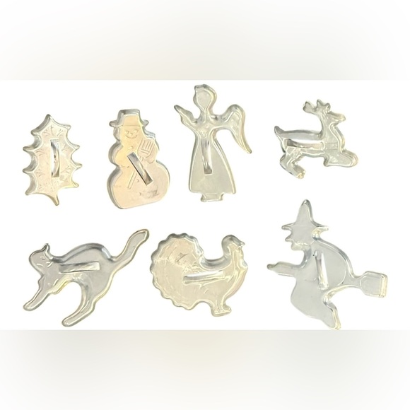 Vintage Cookie Cutters Assorted Holidays Bundle of 7 Kitchen Baking Tools. - Picture 4 of 6